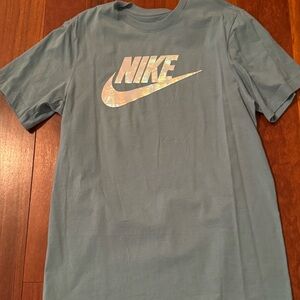 Nike Men’s Light Blue Tee with Iridescent Logo-New w/o tags